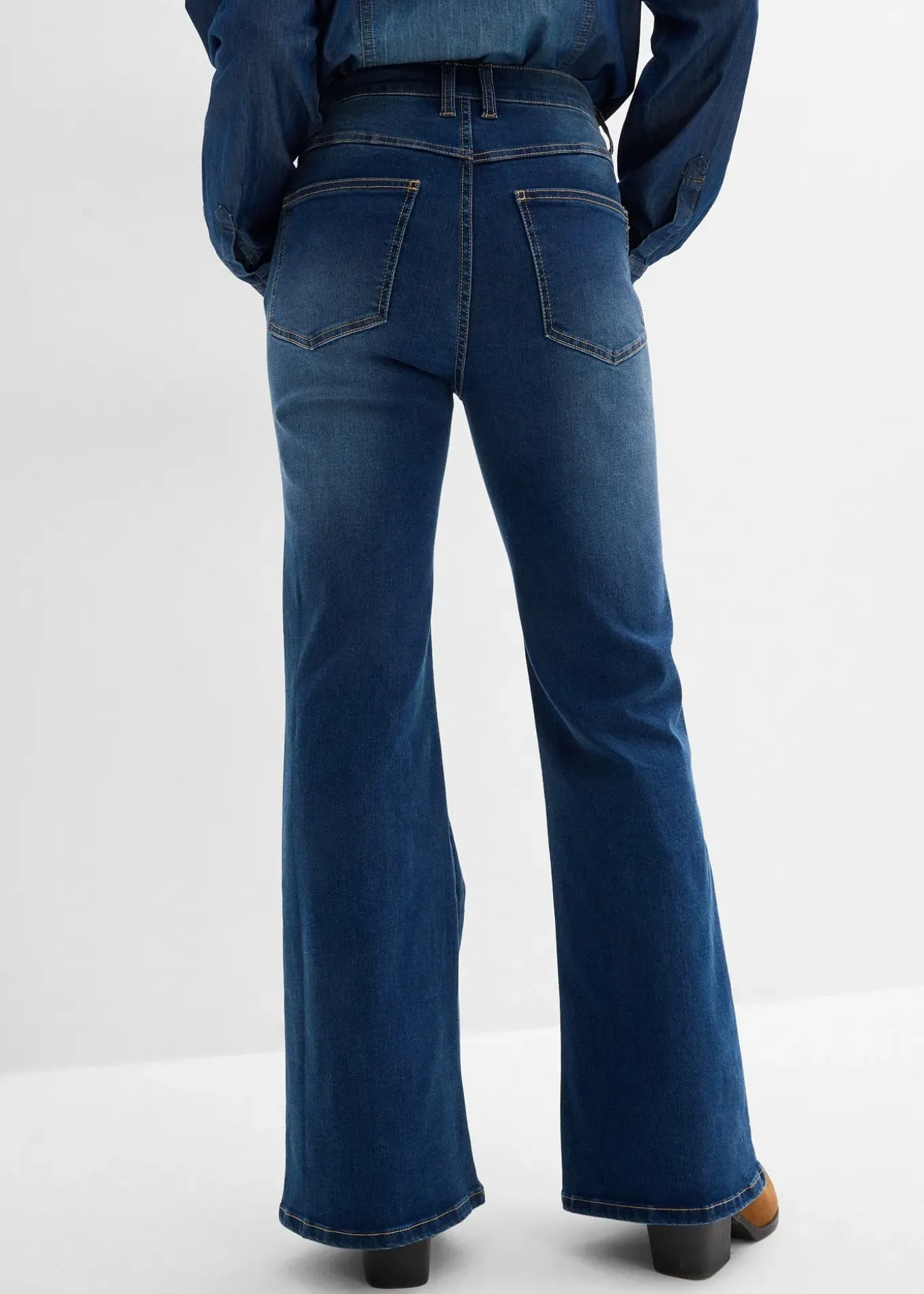 Jean flare taille haute avec rivets