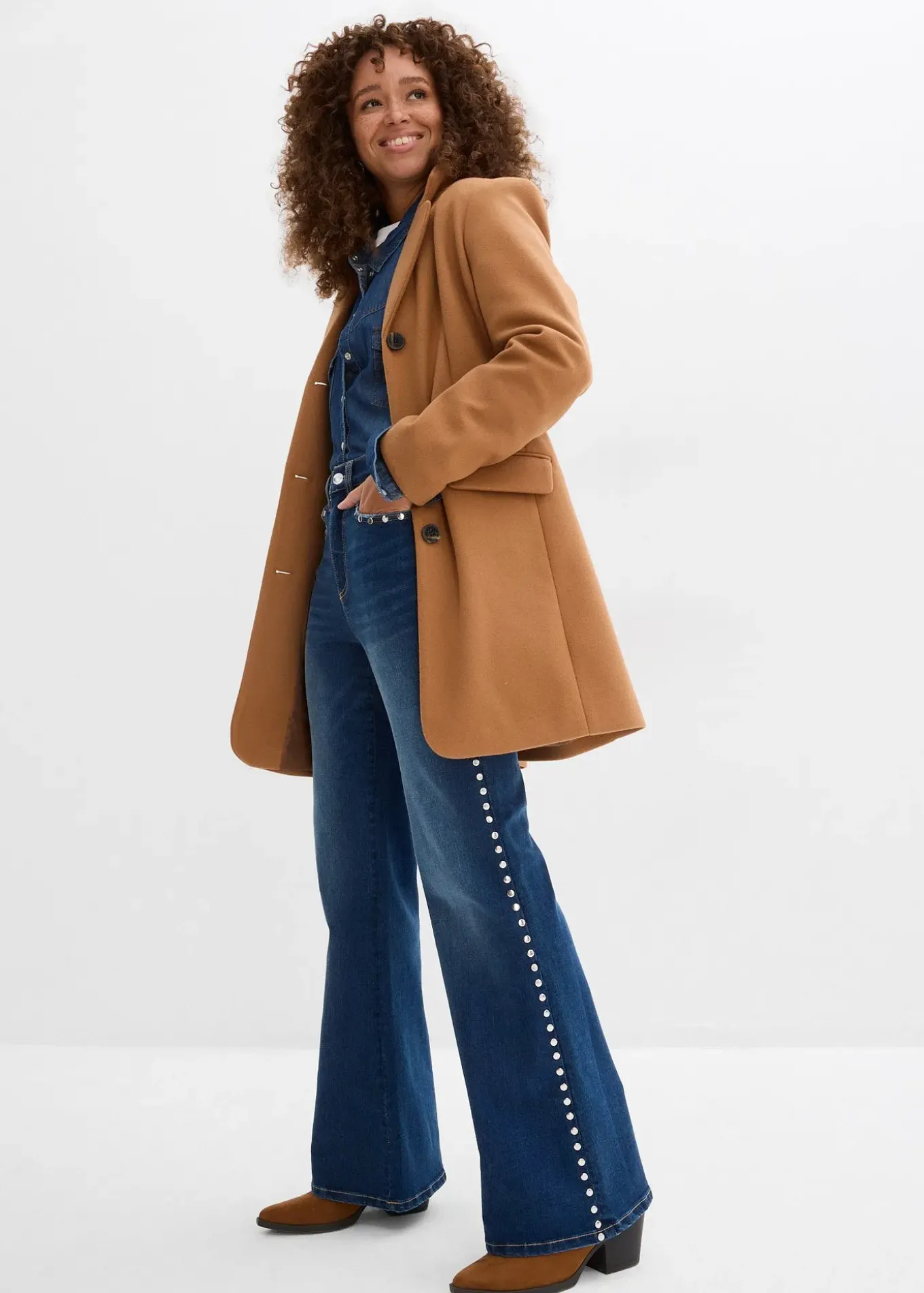 Jean flare taille haute avec rivets