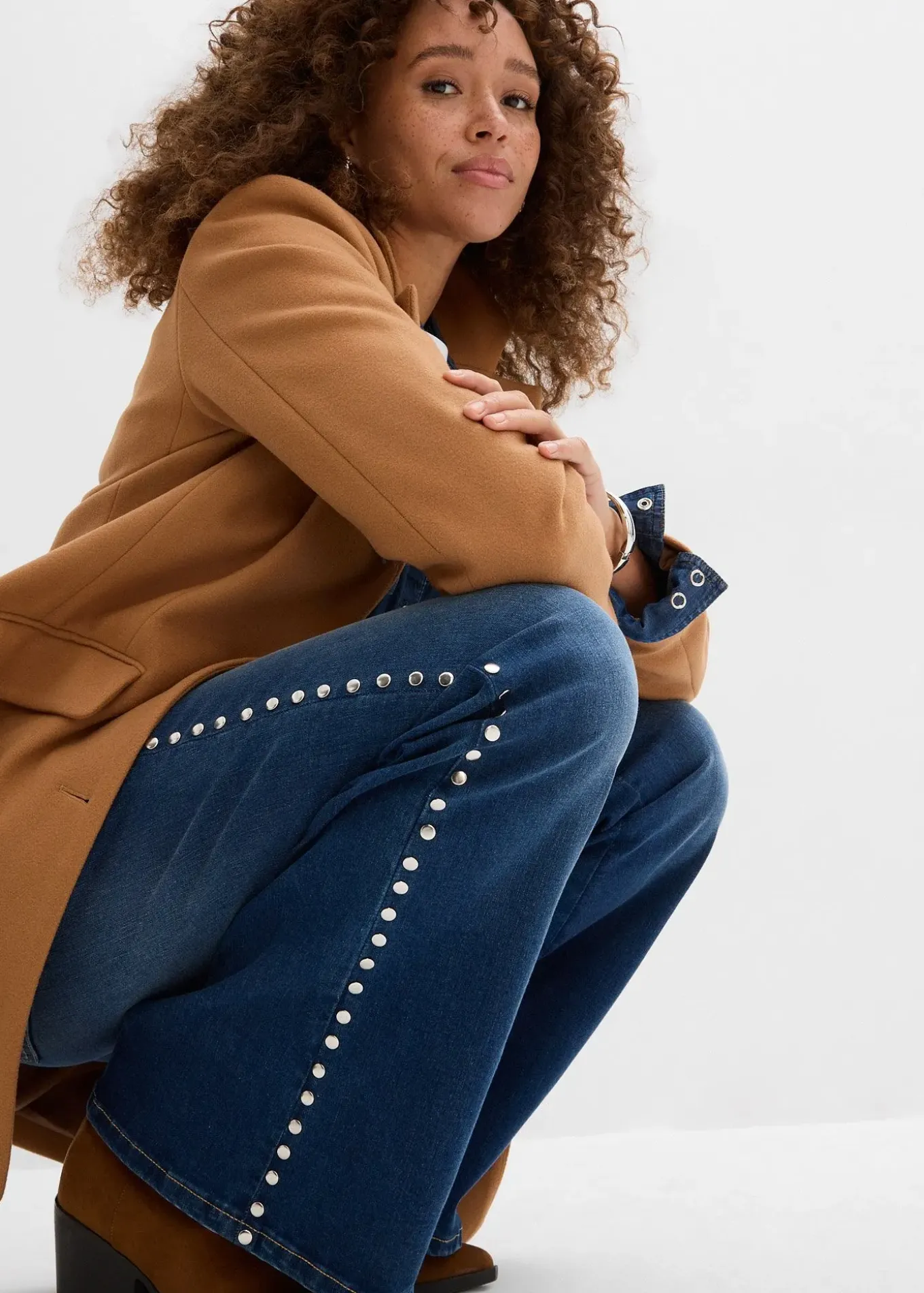 Jean flare taille haute avec rivets