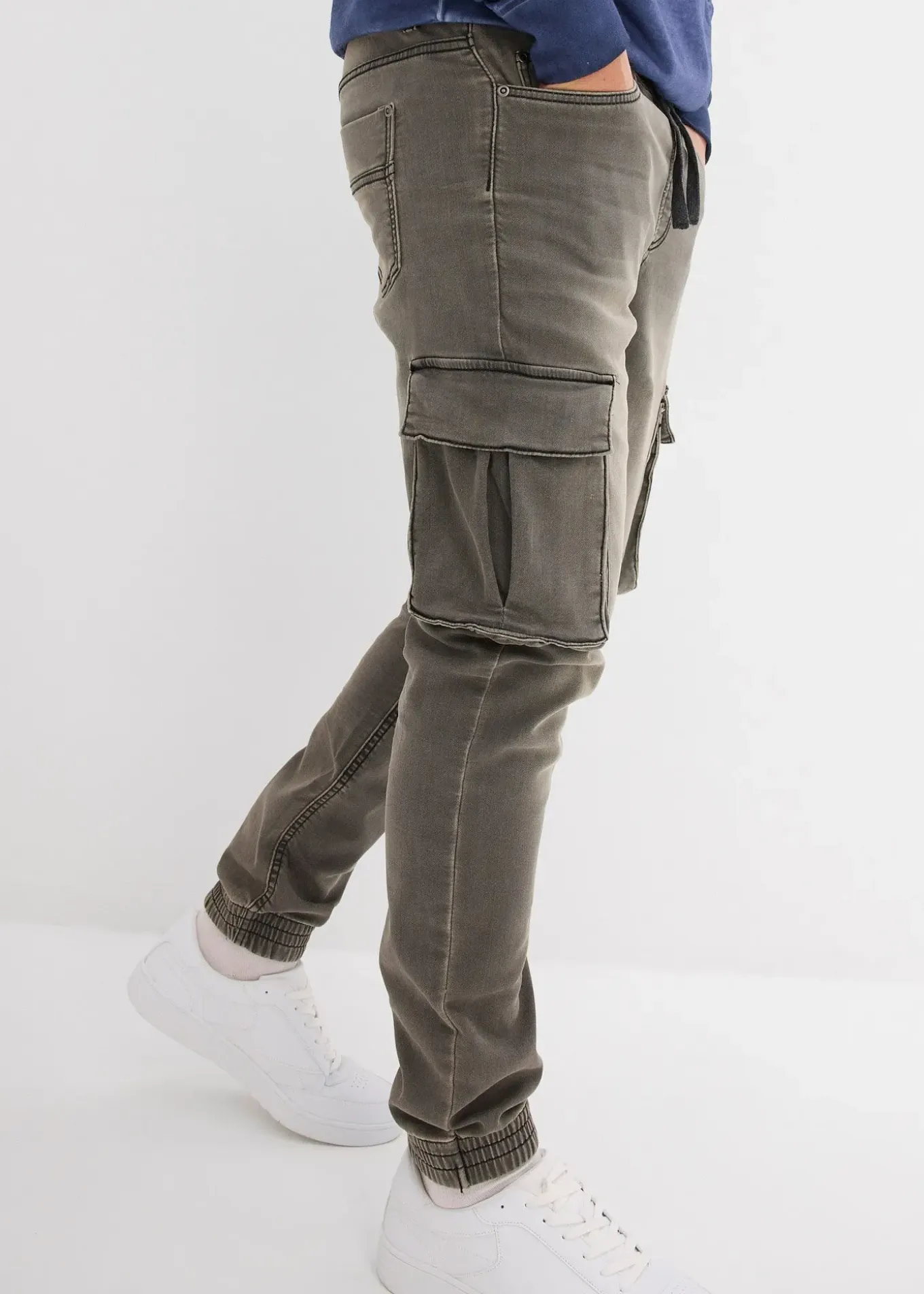 Jean jogger droit, slim, à taille élastiquée et poches cargo