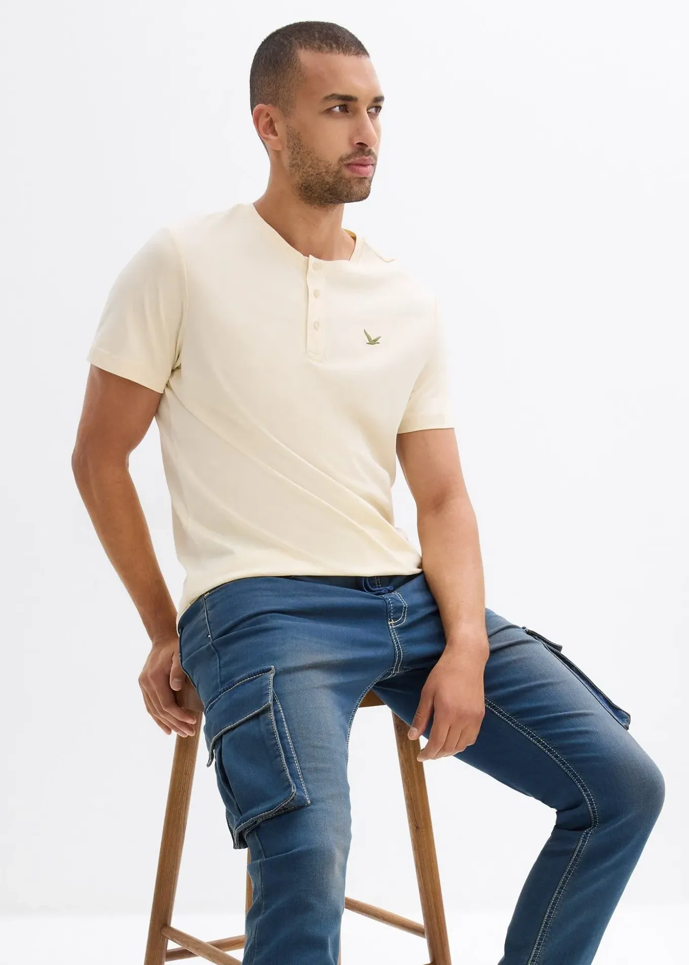 Jean jogger droit, slim, à taille élastiquée et poches cargo