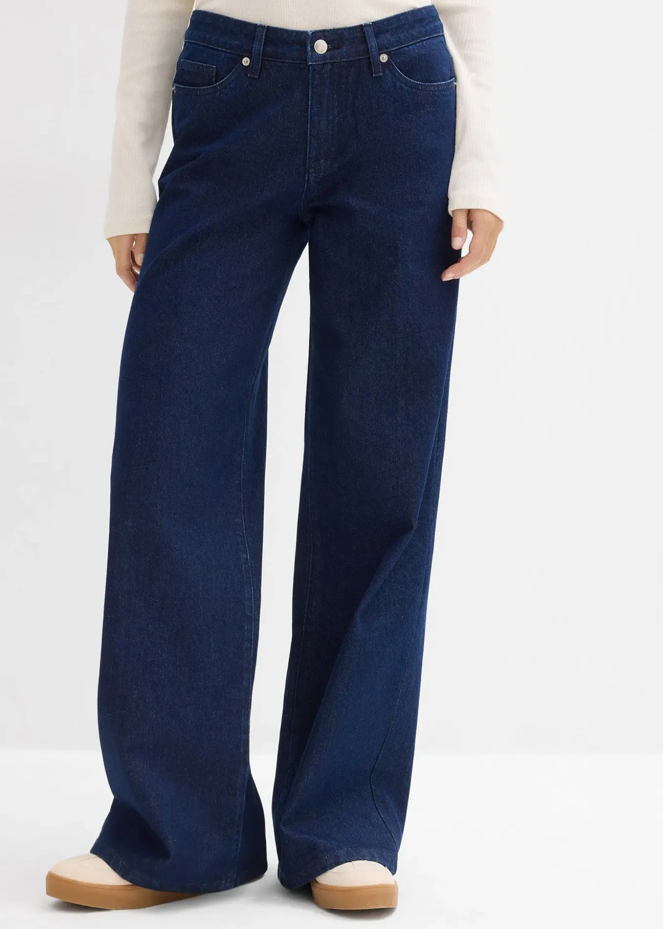 Jean large, taille mi-haute, peu extensible, longueur sol