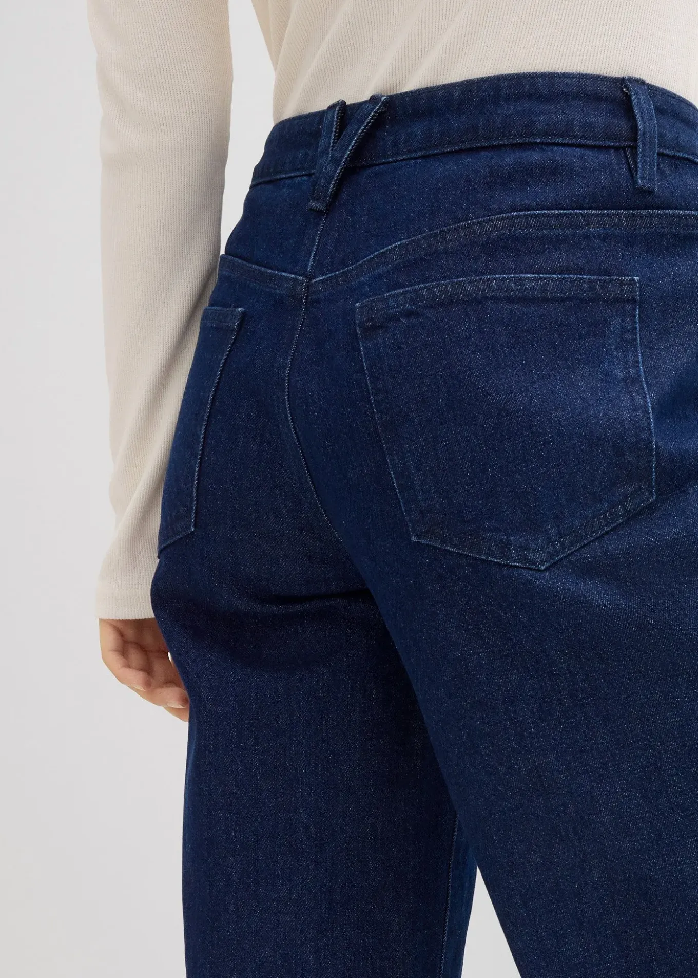 Jean large, taille mi-haute, peu extensible, longueur sol