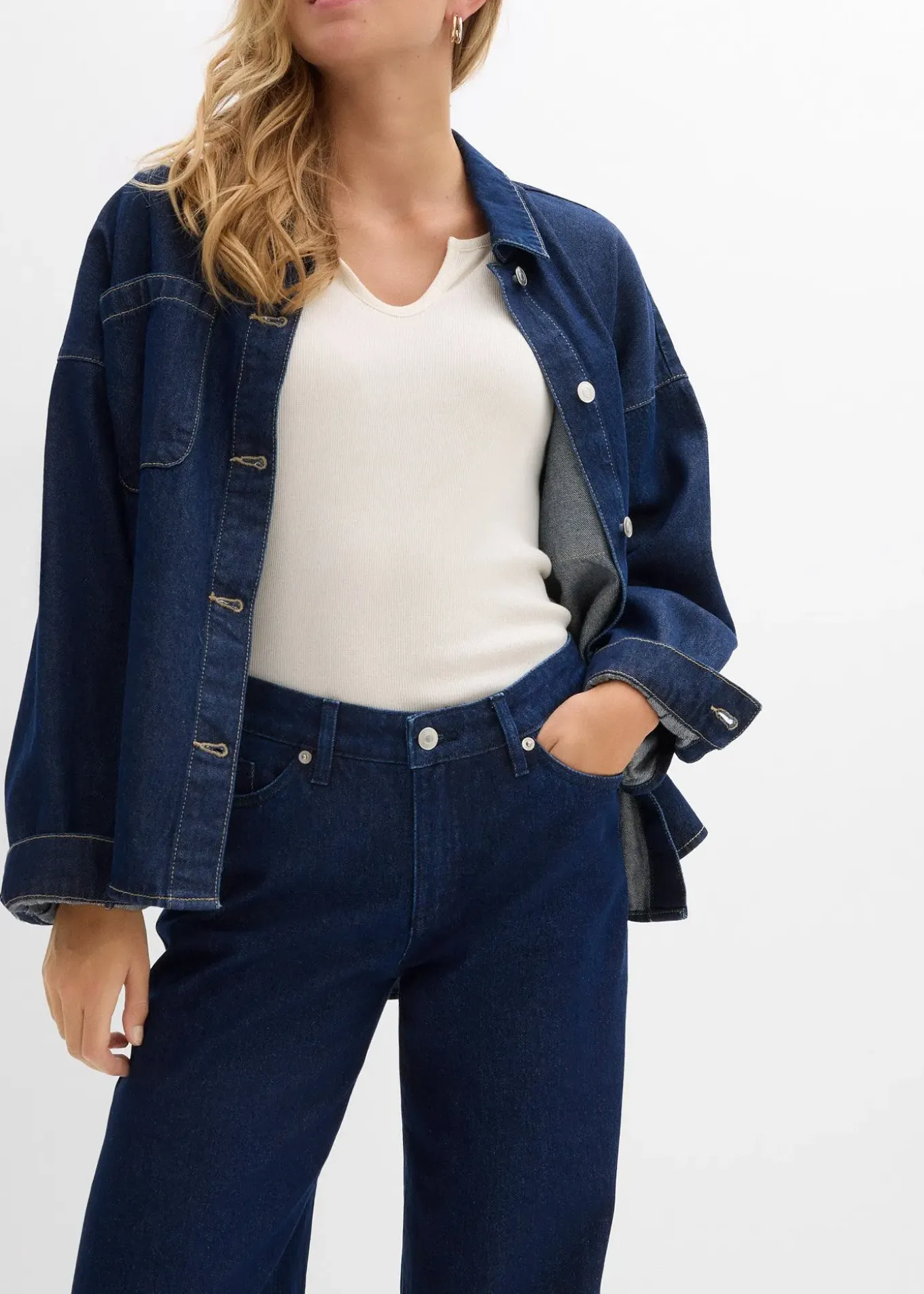 Jean large, taille mi-haute, peu extensible, longueur sol