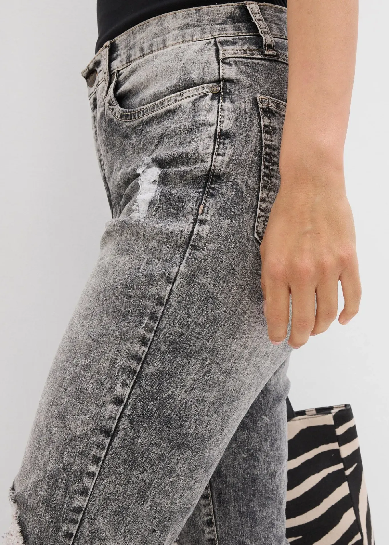 Jean Mom taille haute avec effets destroy