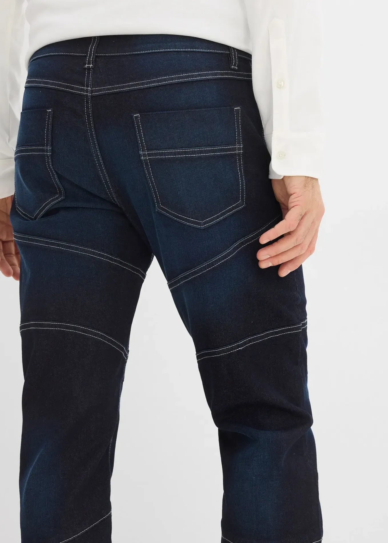 Jean regular et droit à taille extensible