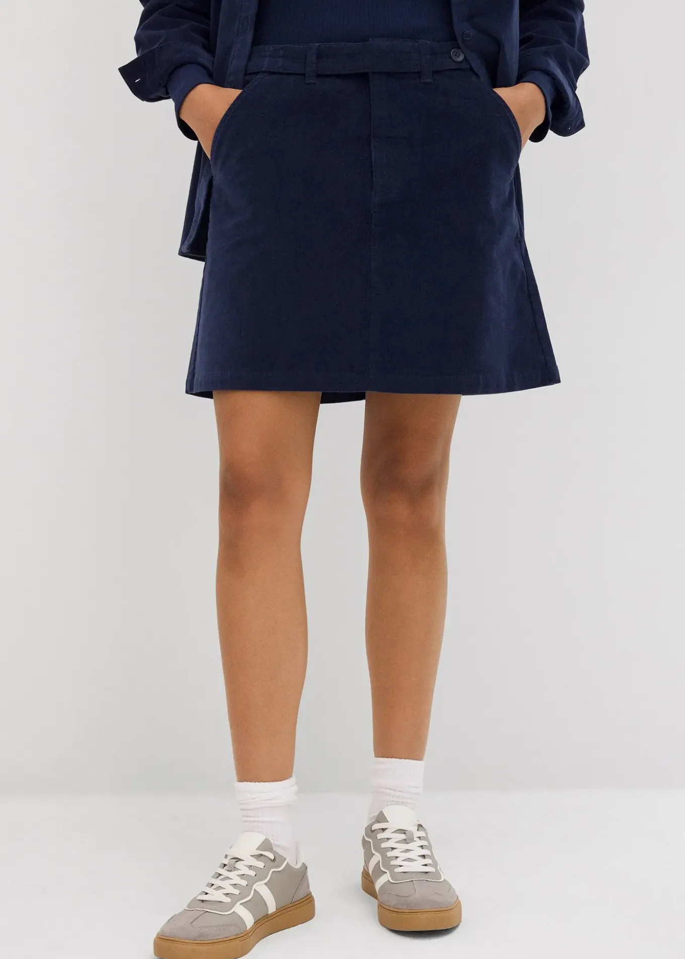 Jupe courte en velours côtelé