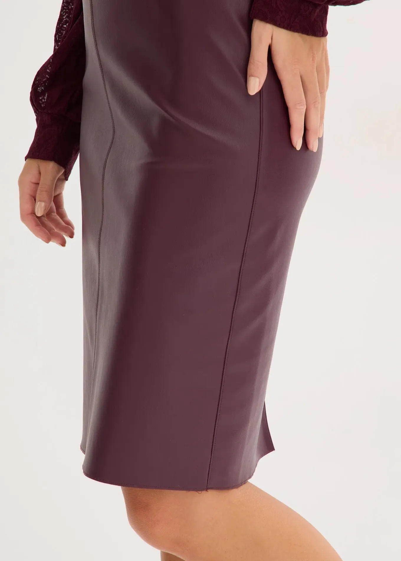 Jupe crayon en suédine, longueur genou