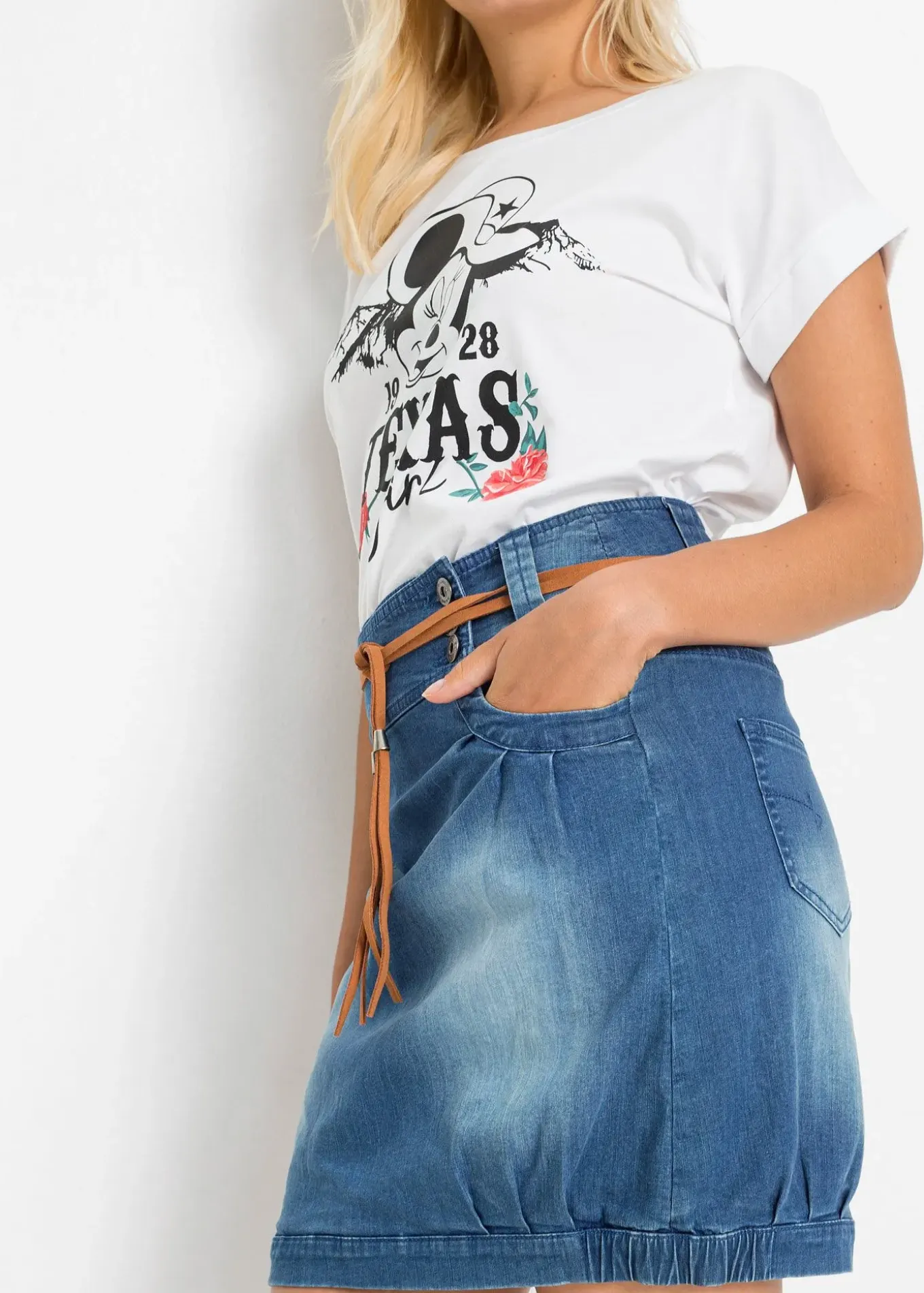 Jupe en jean avec ceinture