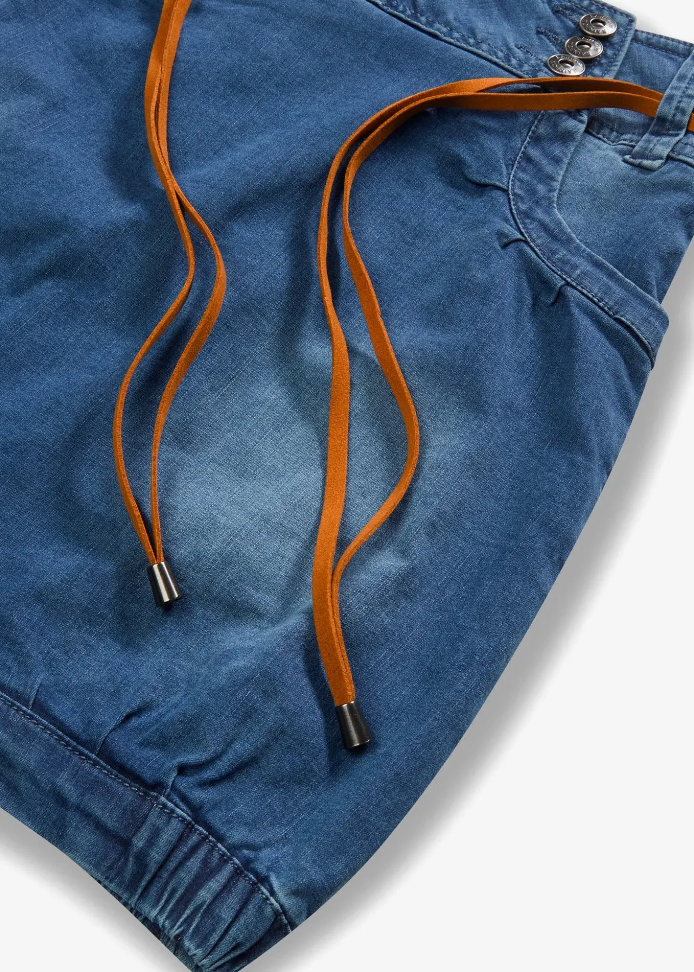 Jupe en jean avec ceinture