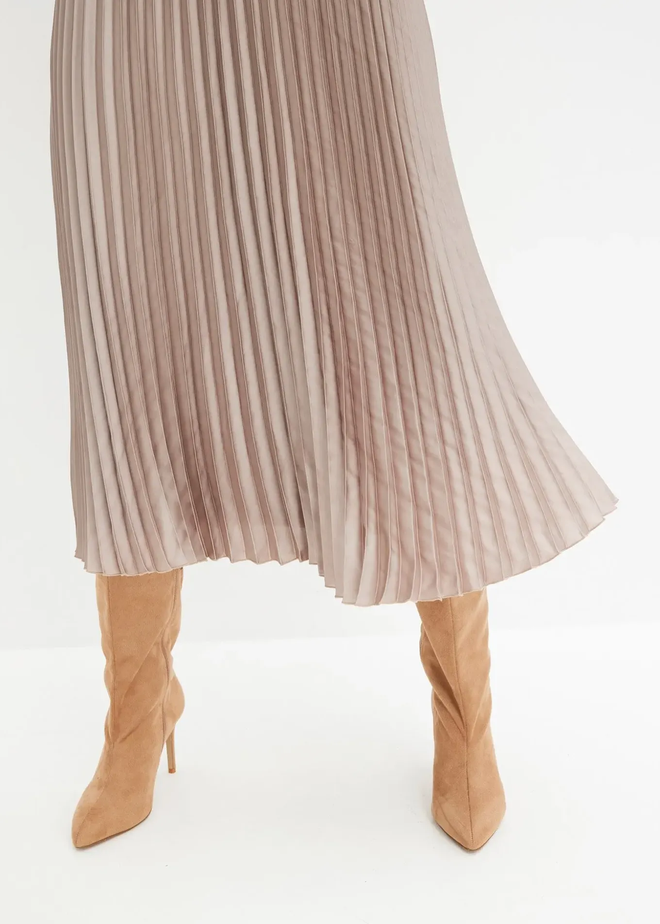 Jupe plissée en satin fin