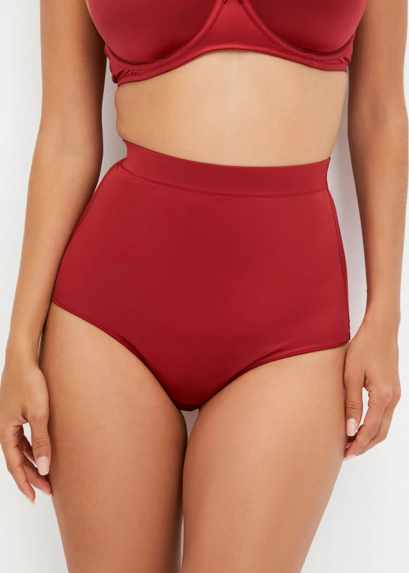 Lot de 2 strings sculptants en matière brillante, maintien léger