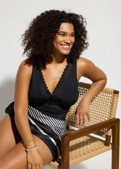 Maillot 1 pièce à empiècements découpés au laser