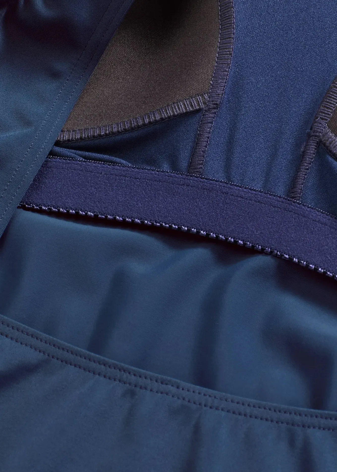 Maillot 1 pièce avec dos échancré