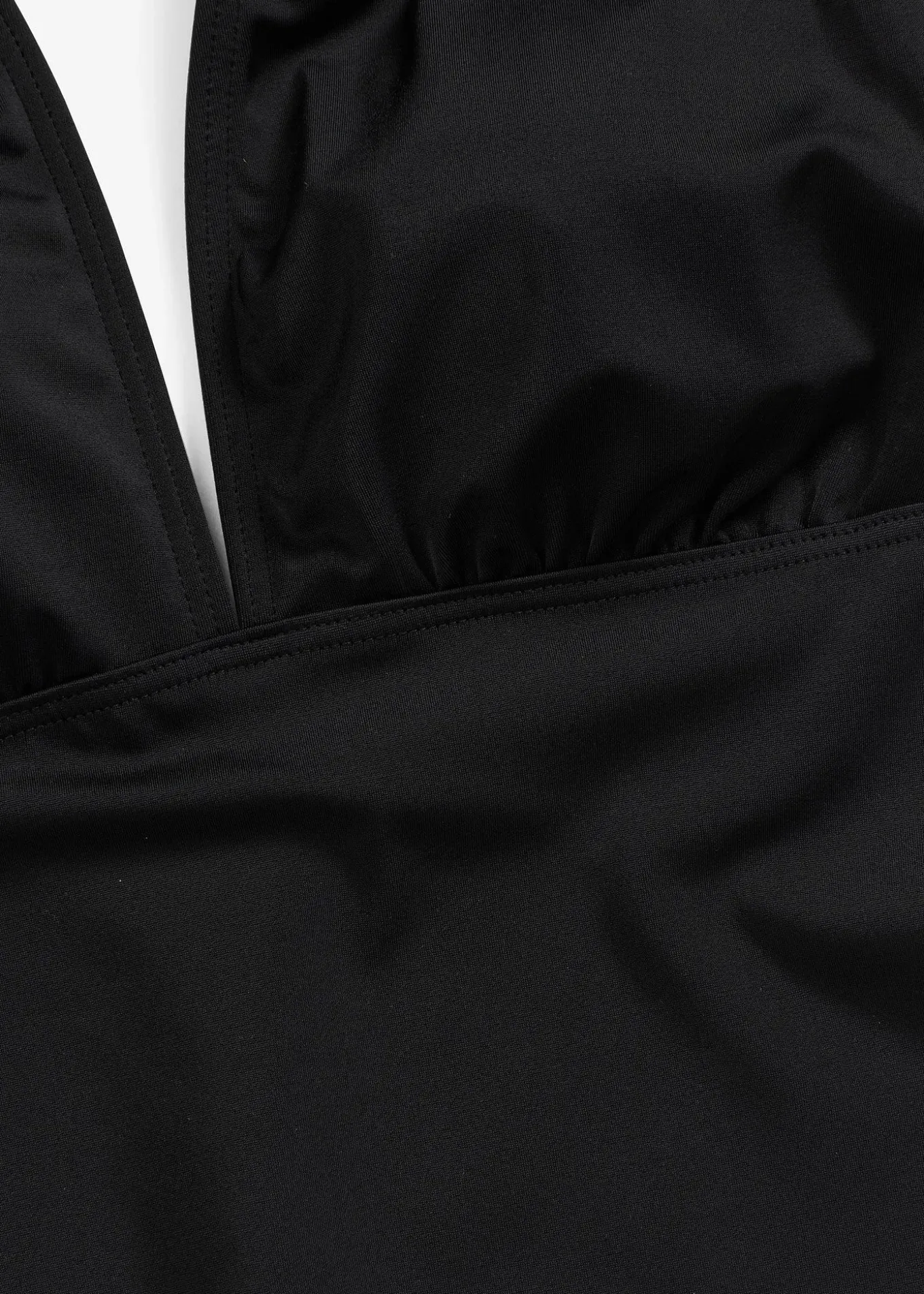 Maillot 1 pièce dos nu, décolleté V plongeant