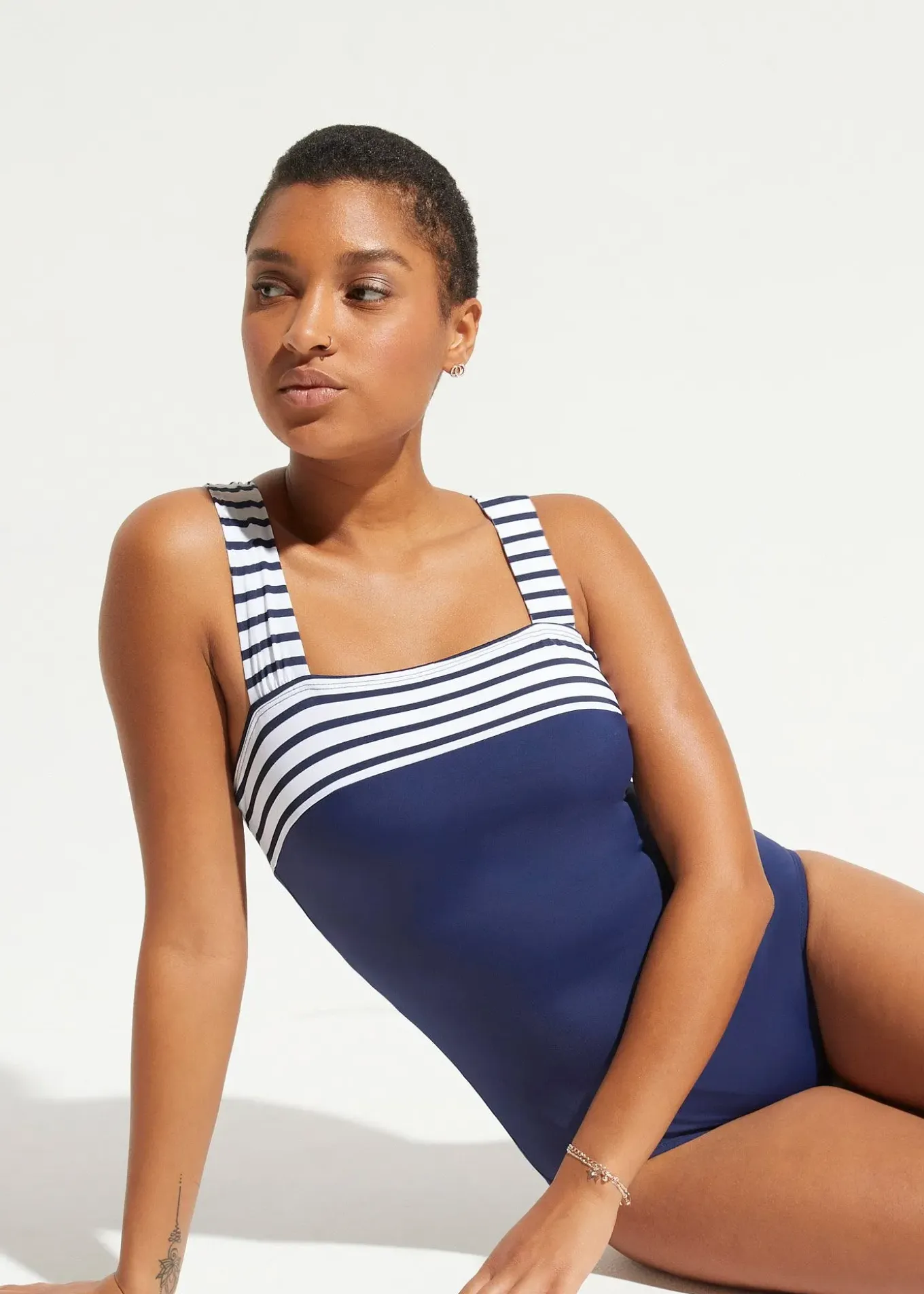 Maillot 1 pièce sculptant à bretelles larges, maintien modéré