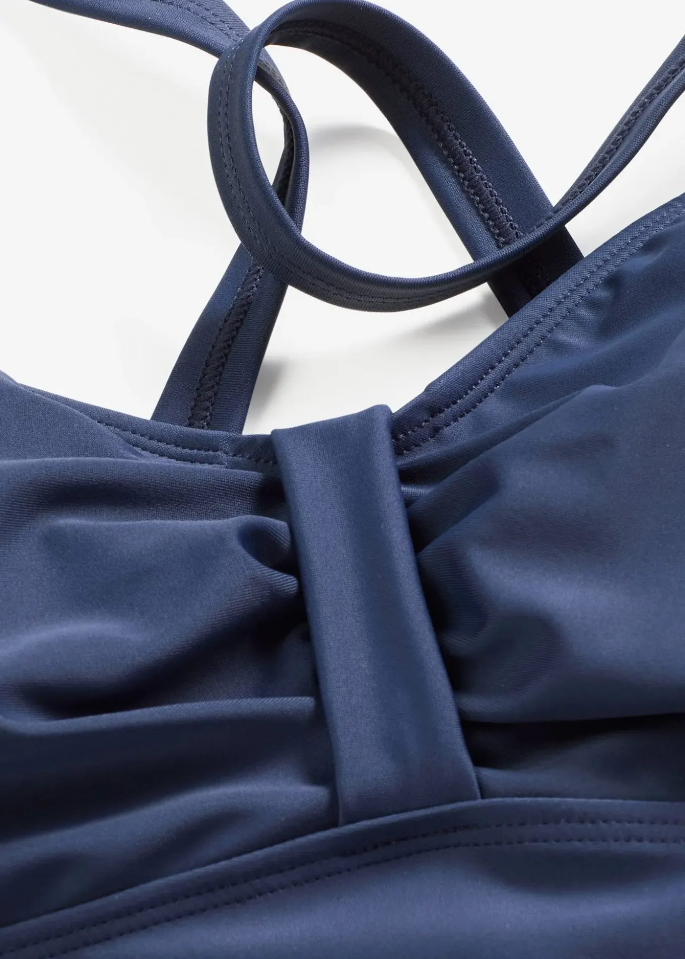 Maillot sculptant à fronces, maintien modéré