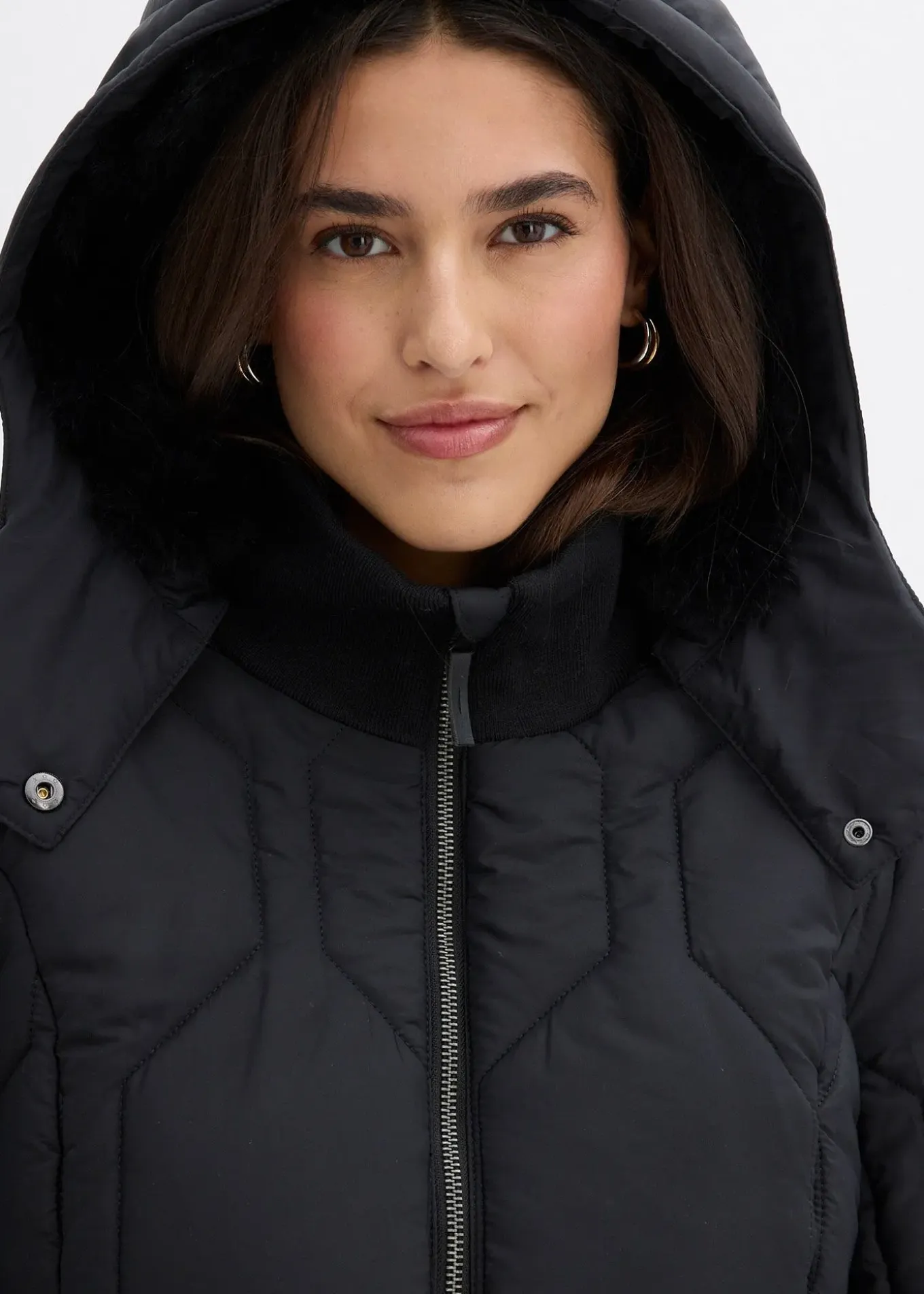 Manteau court avec surpiqûres diamant et zips latéraux