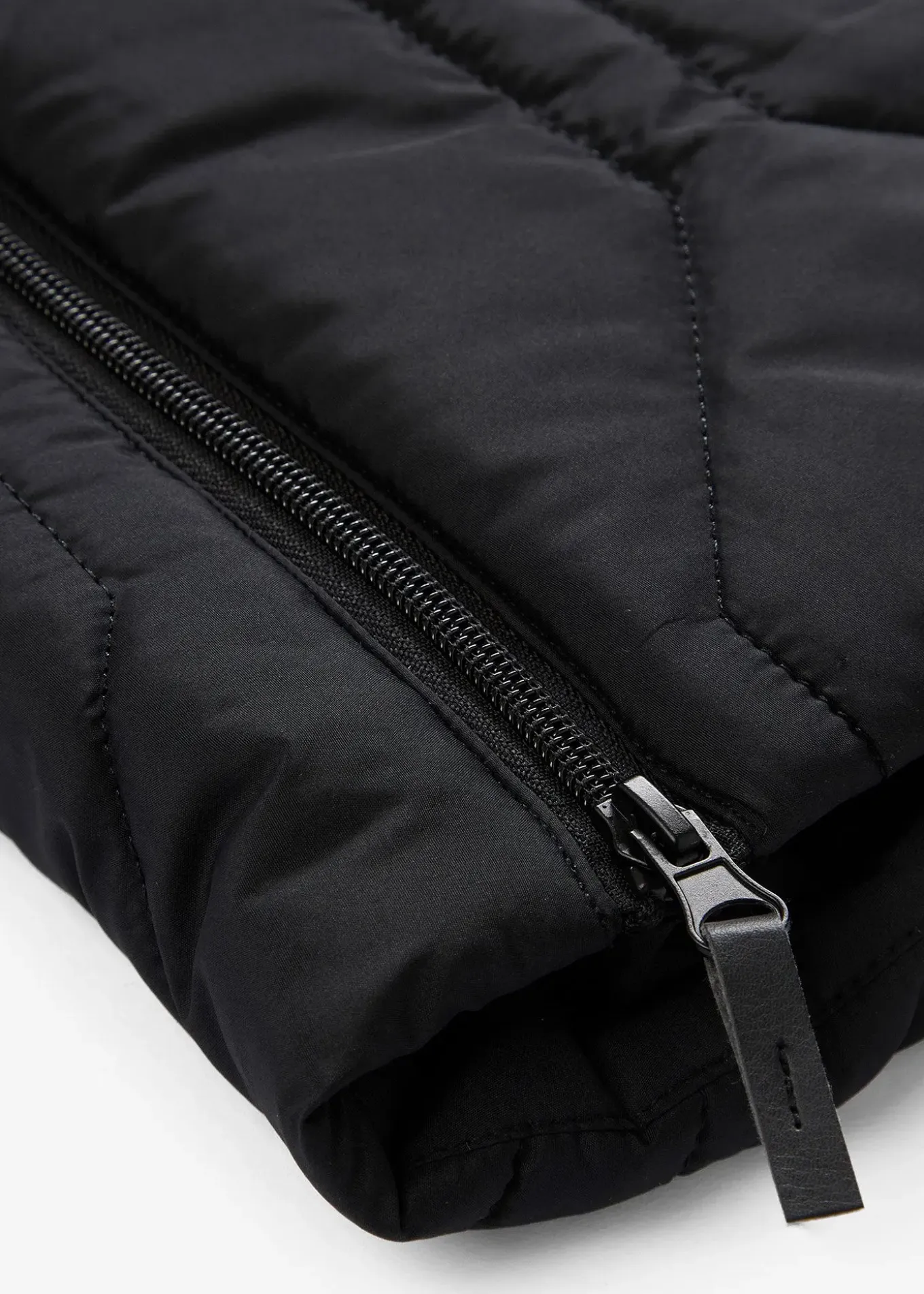 Manteau court avec surpiqûres diamant et zips latéraux