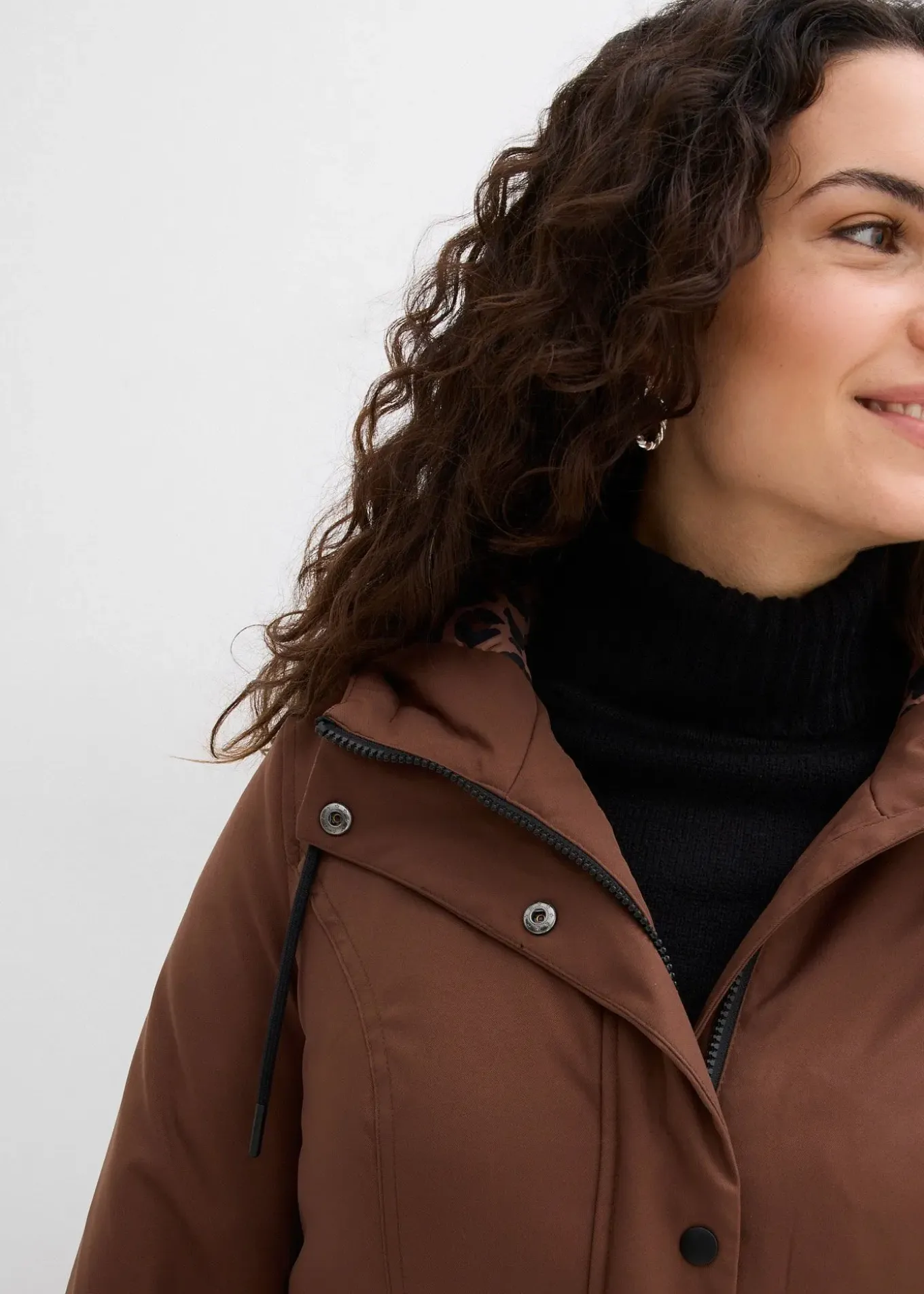 Manteau court déperlant avec ceinture et doublure léopard