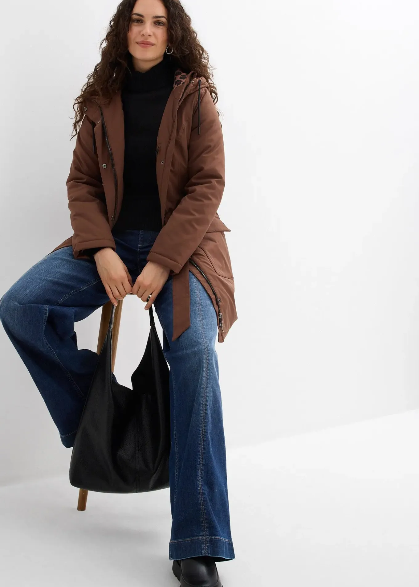 Manteau court déperlant avec ceinture et doublure léopard