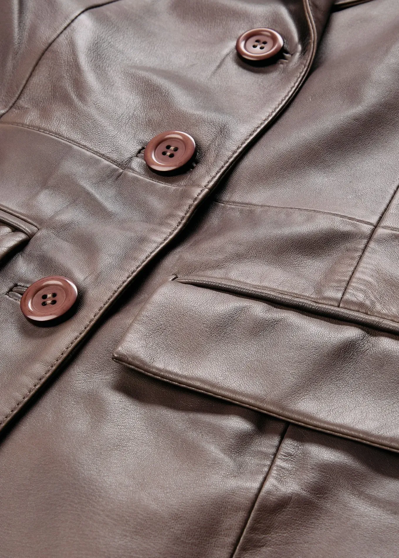 Manteau court en cuir nappa d’agneau