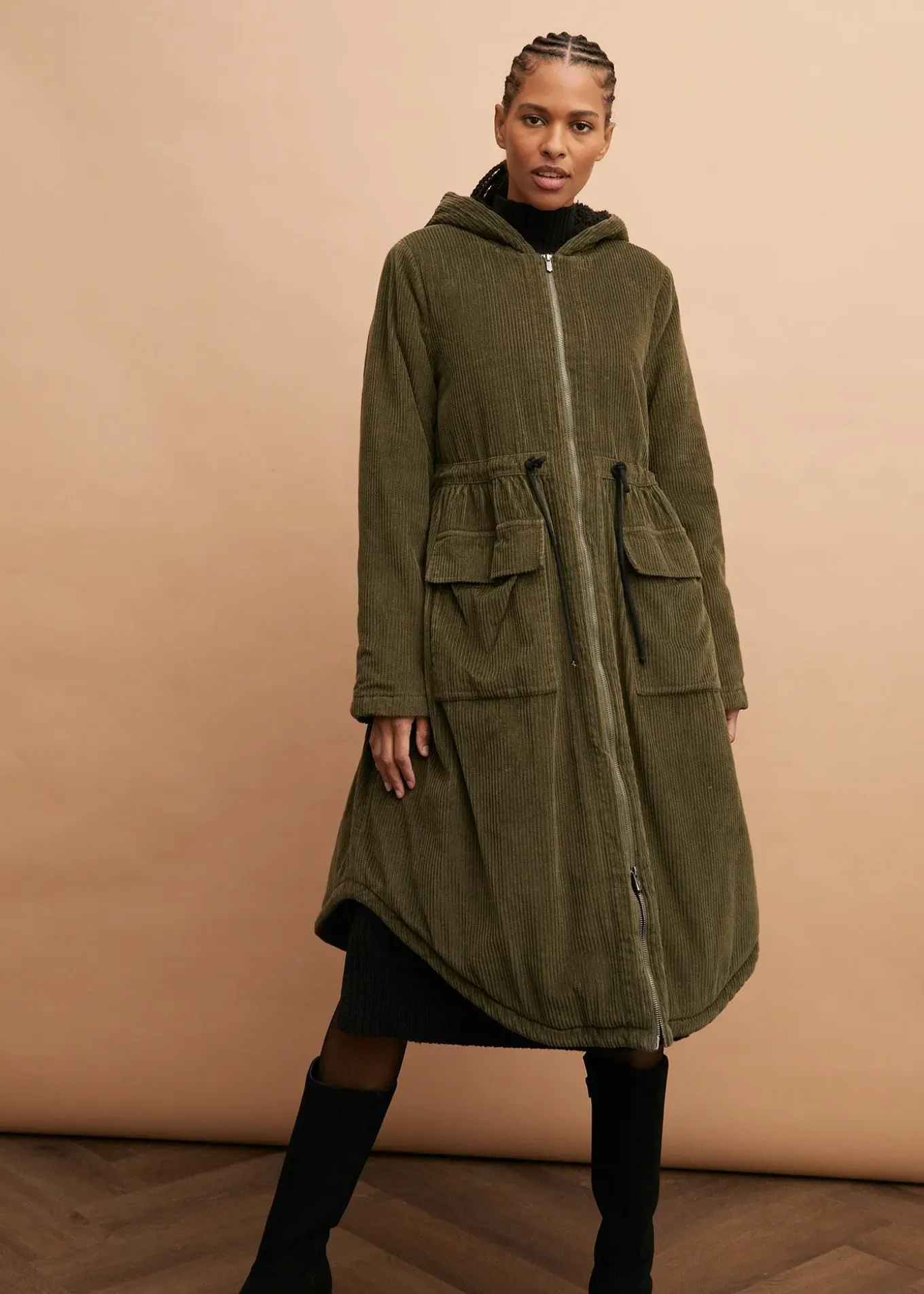 Manteau en velours côtelé 100% coton avec capuche doublée sherpa