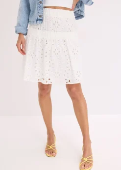 Mini-jupe en broderie anglaise