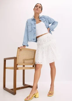 Mini-jupe en broderie anglaise