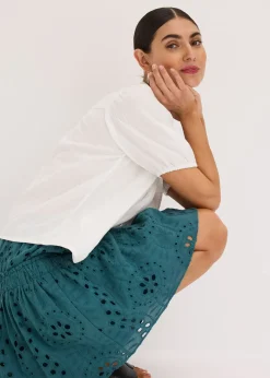 Mini-jupe en broderie anglaise