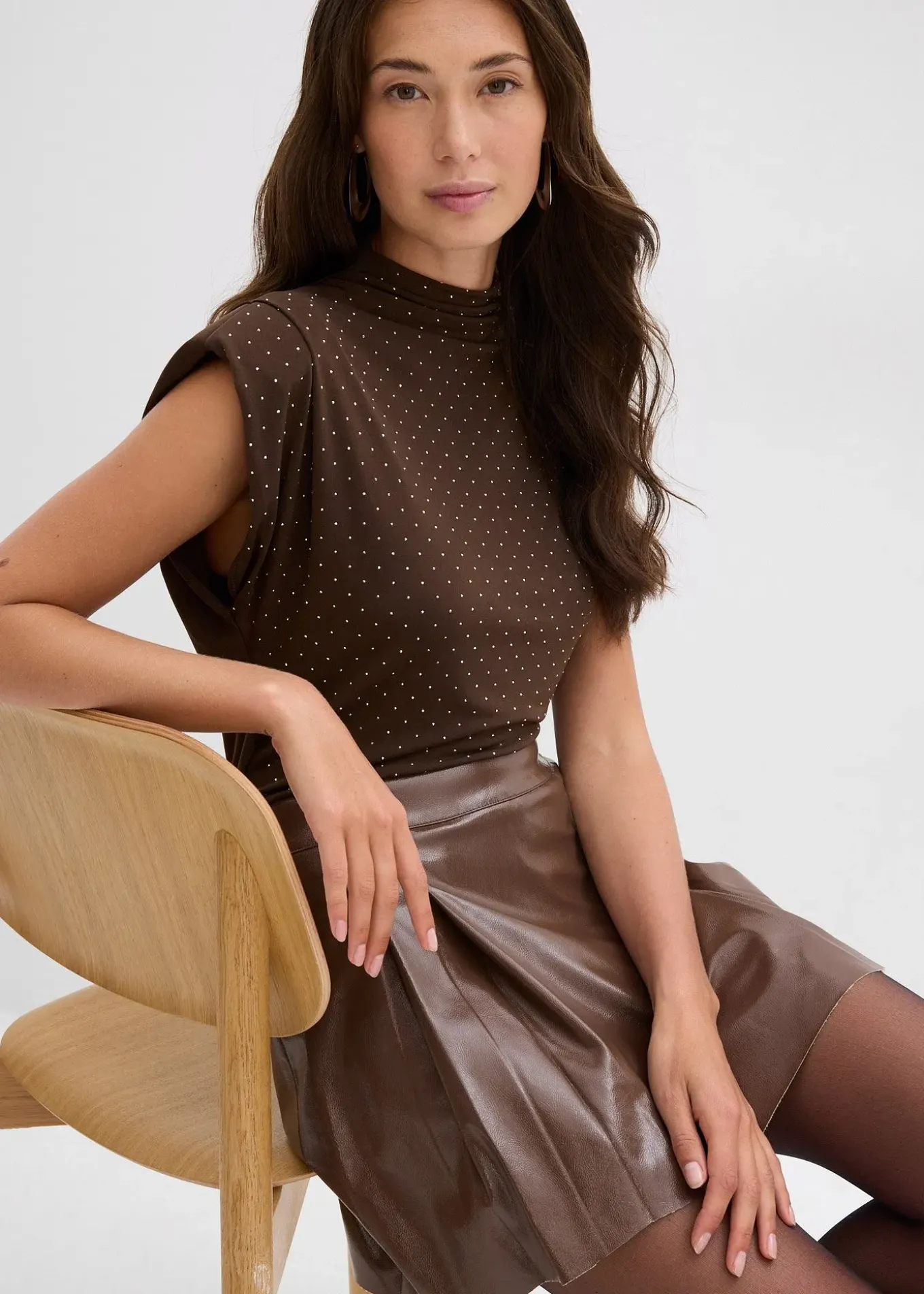 Mini-jupe enduite à plis creux