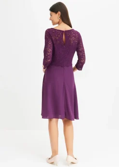 Mini-robe à dentelle