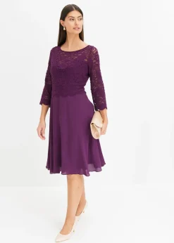 Mini-robe à dentelle