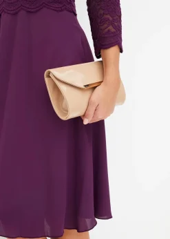 Mini-robe à dentelle