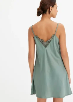 Nuisette en satin avec broderie