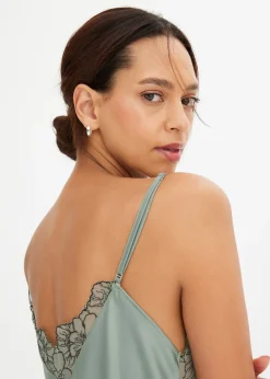 Nuisette en satin avec broderie