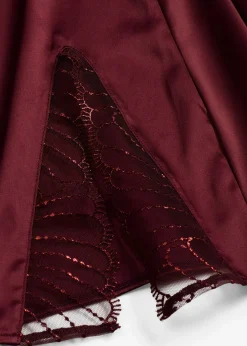 Nuisette en satin avec broderies