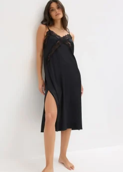 Nuisette en satin avec dentelle