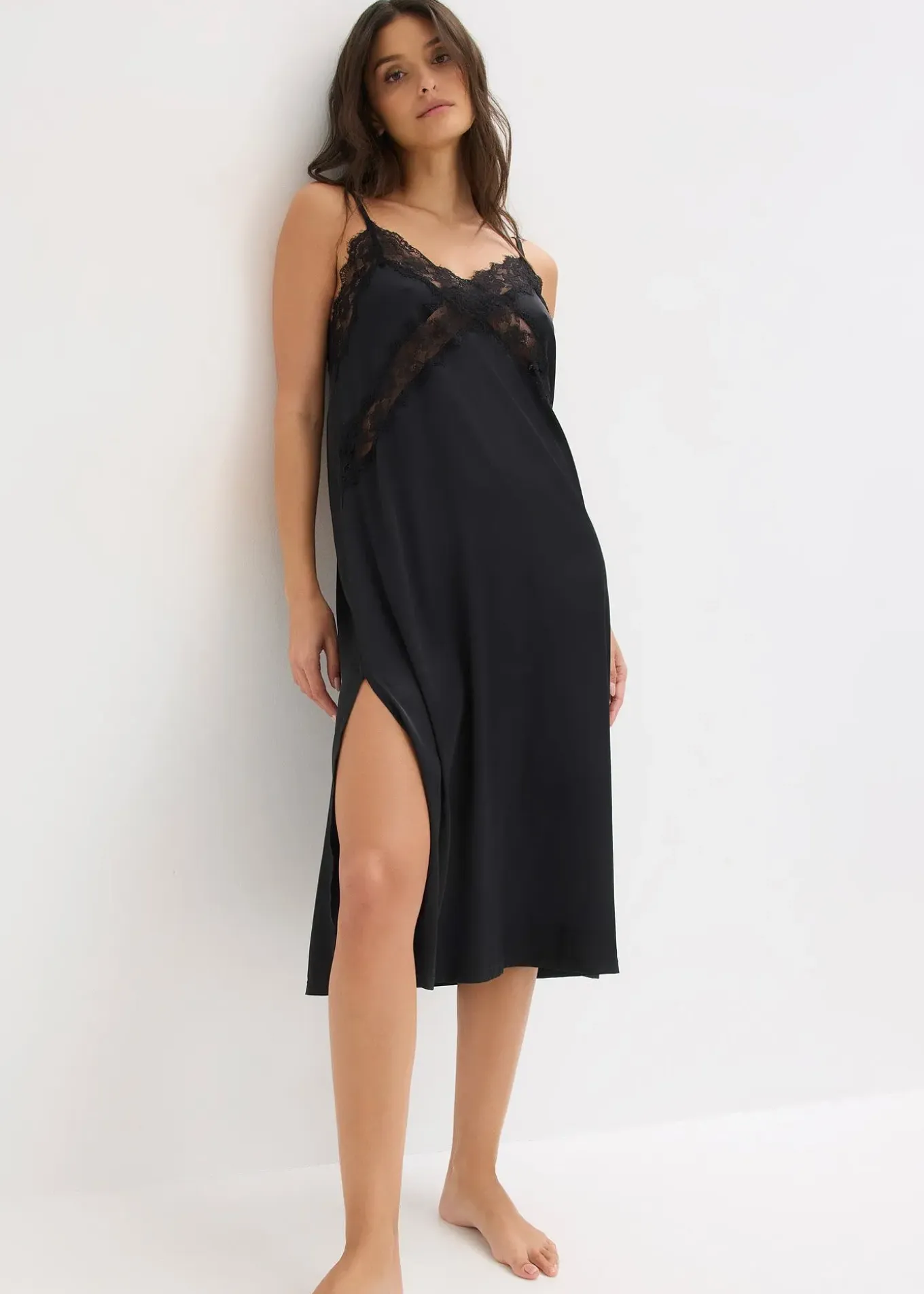 Nuisette en satin avec dentelle