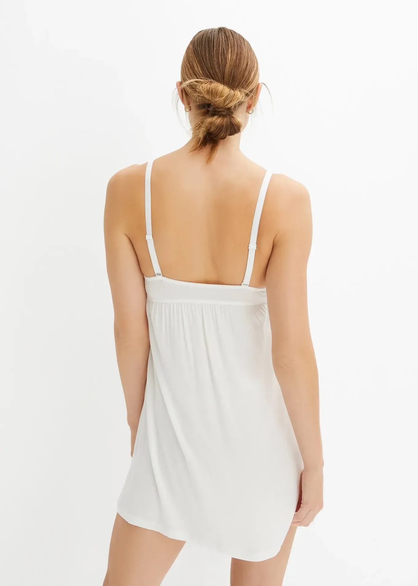 Nuisette en viscose avec broderies anglaises