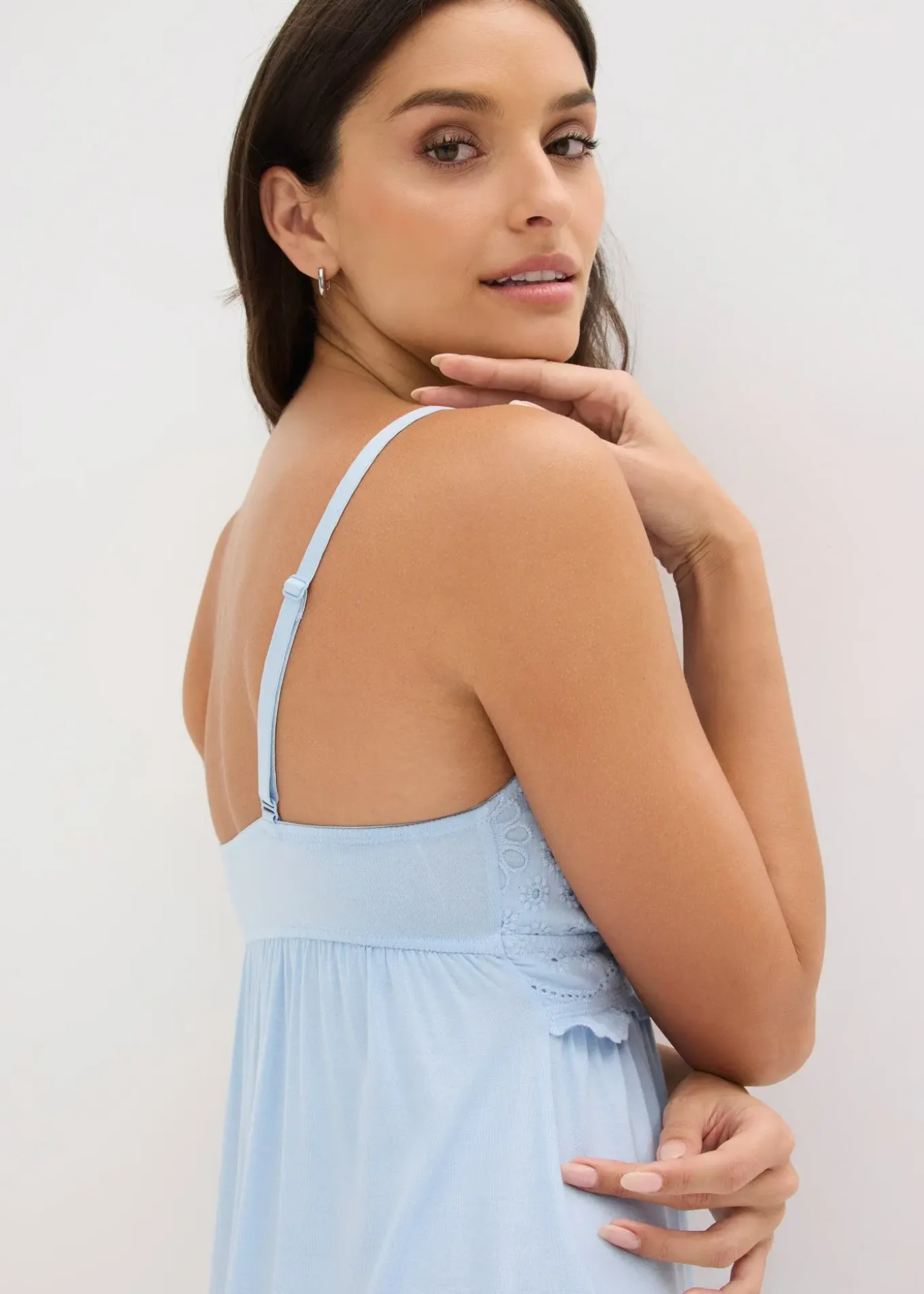 Nuisette en viscose avec broderies anglaises