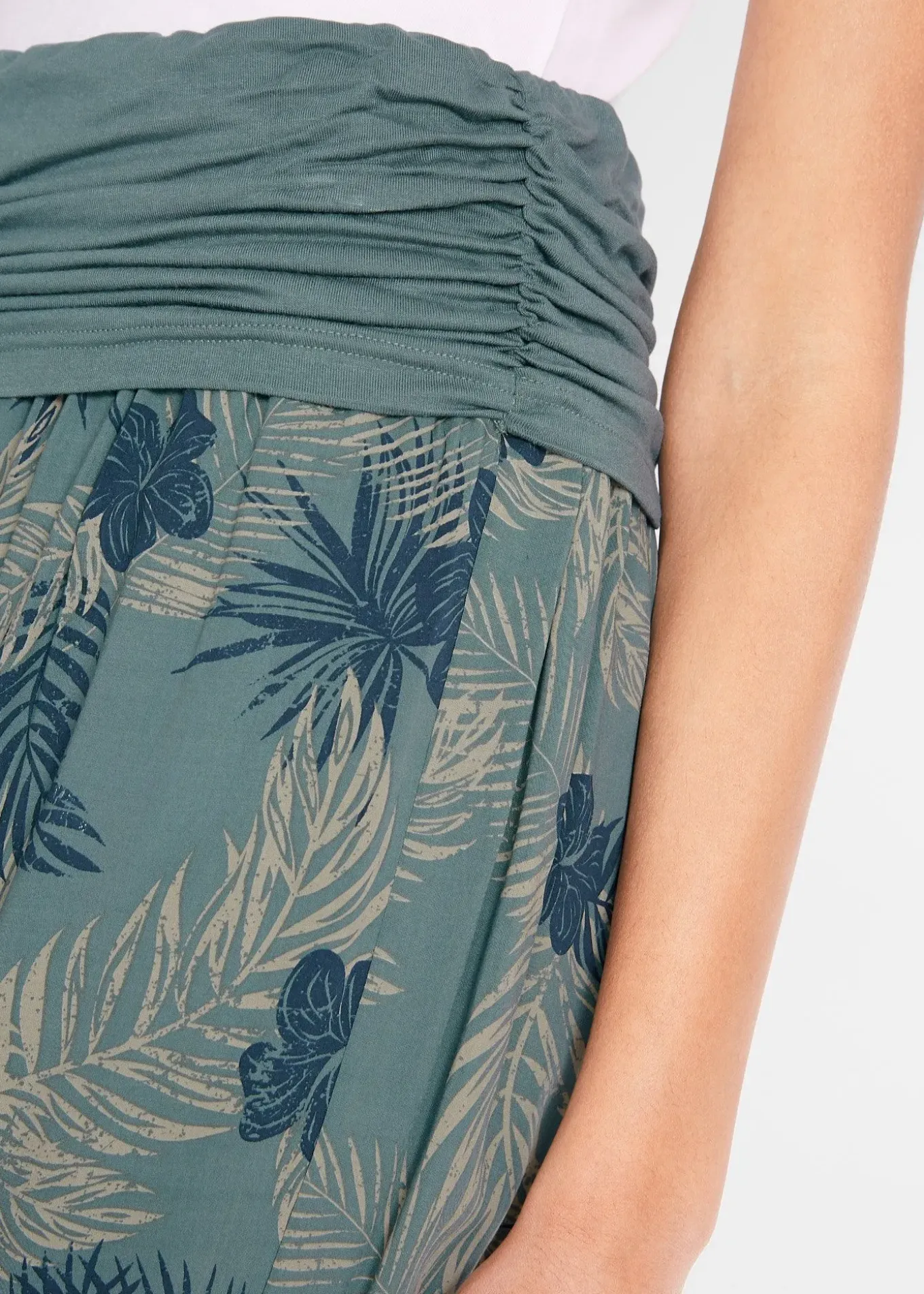 Pantalon 3/4 fluide en viscose extensible