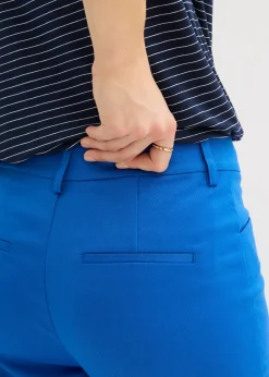 Pantalon 7/8 évasé avec bouton décoratif