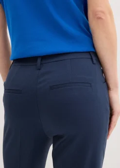 Pantalon 7/8 évasé avec bouton décoratif