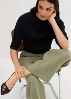 Pantalon avec bouton décoratif