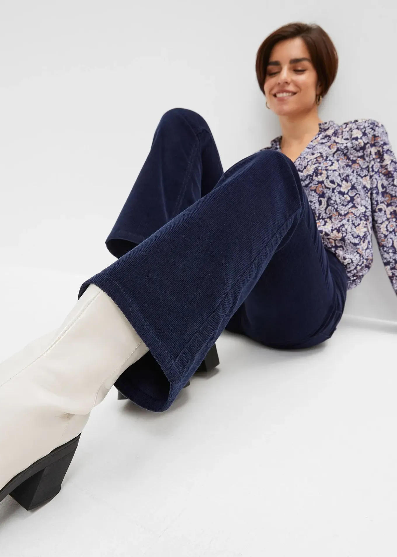 Pantalon bootcut en velours côtelé extensible