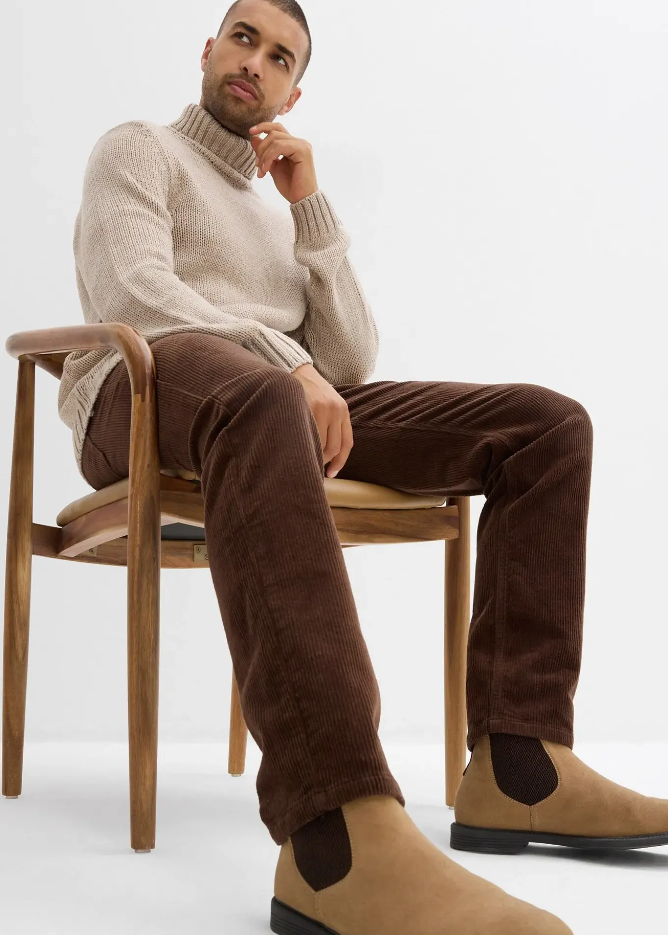 Pantalon droit en velours côtelé extensible aspect délavé, regular