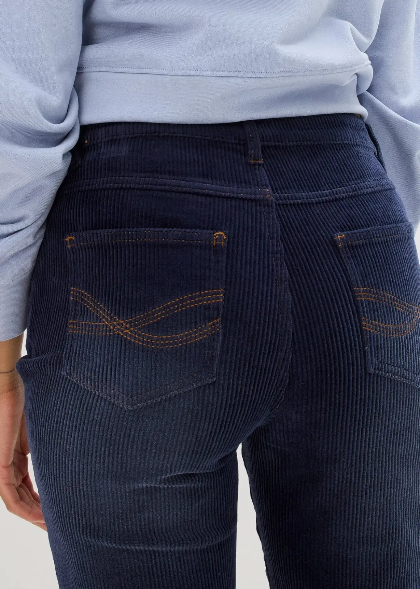 Pantalon droit en velours côtelé extensible