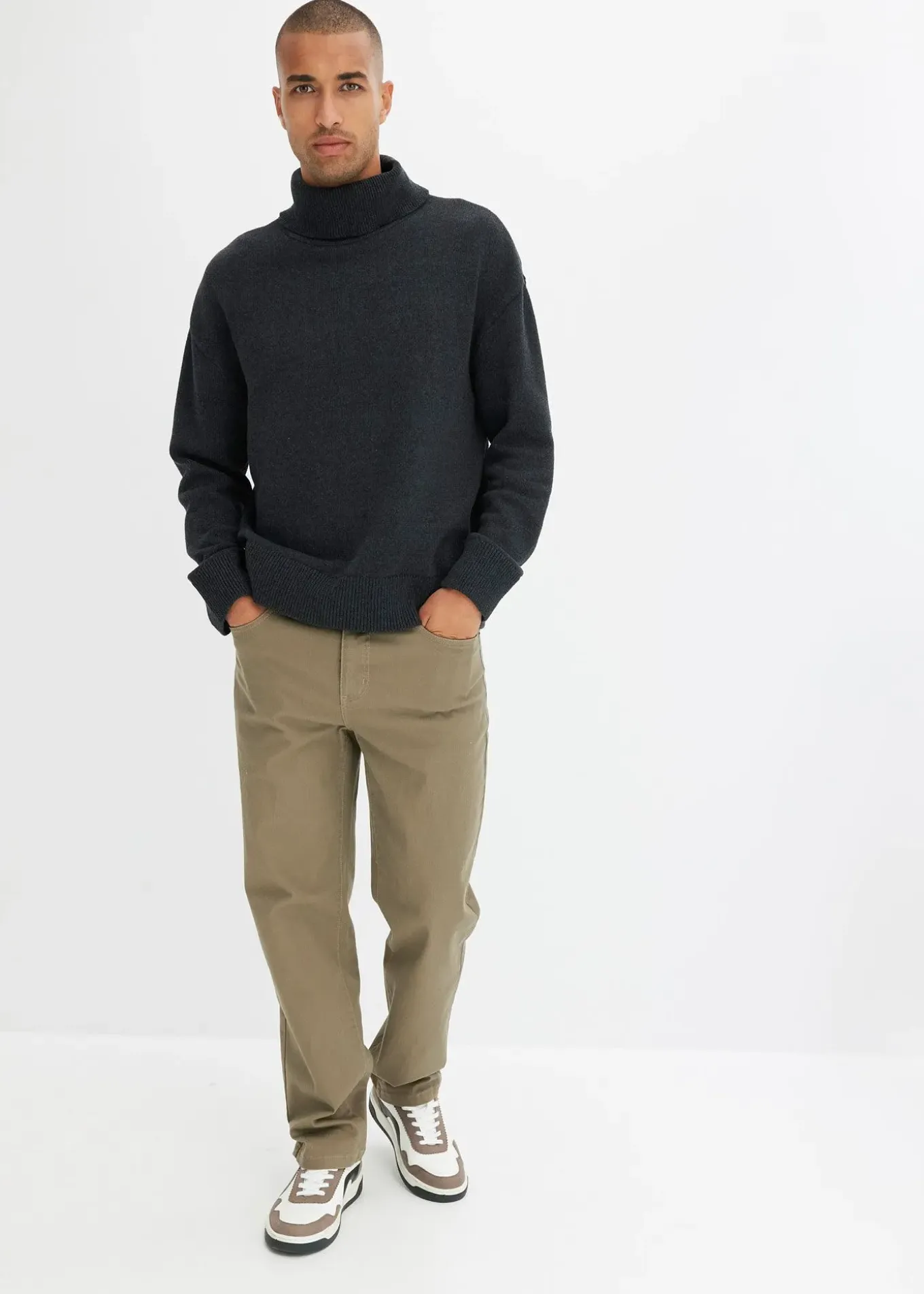 Pantalon droit et extensible, coupe classique