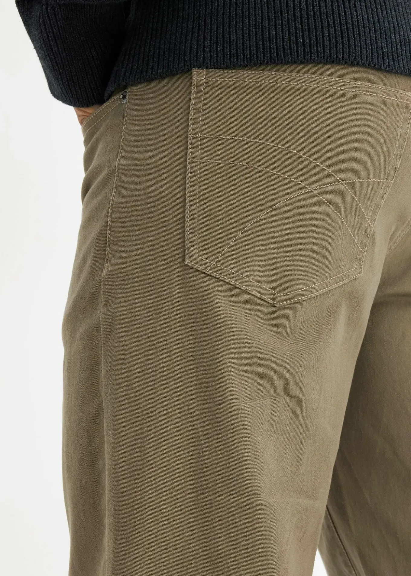 Pantalon droit et extensible, coupe classique